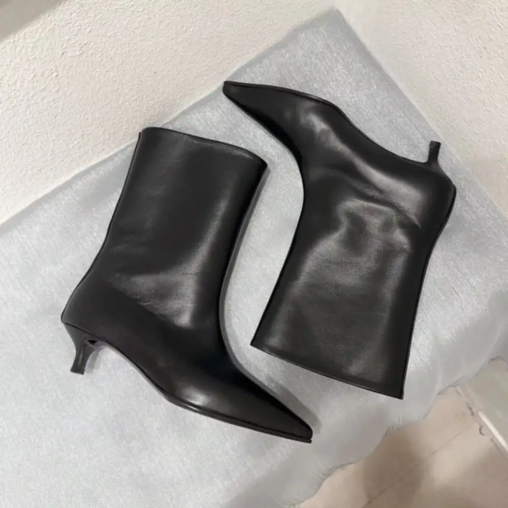 Textured Pointed Toe Kitten Heel Boots