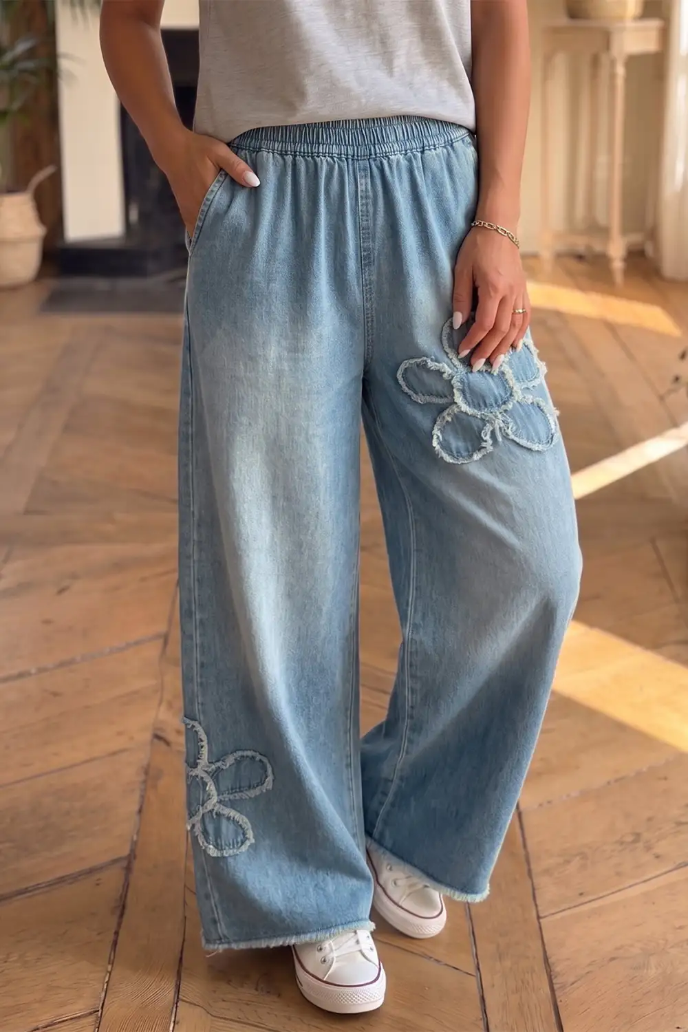 Women's Frayed Floral Patch Wide Leg Raw Hem Wide Leg Jeans