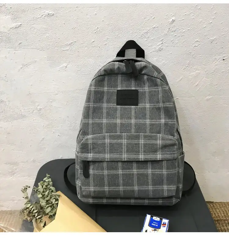 Youthful Basic: Simple Compact Everyday Bag
