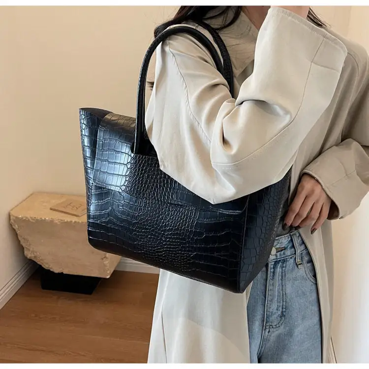 Minimal Roomy Everyday Tote Bag