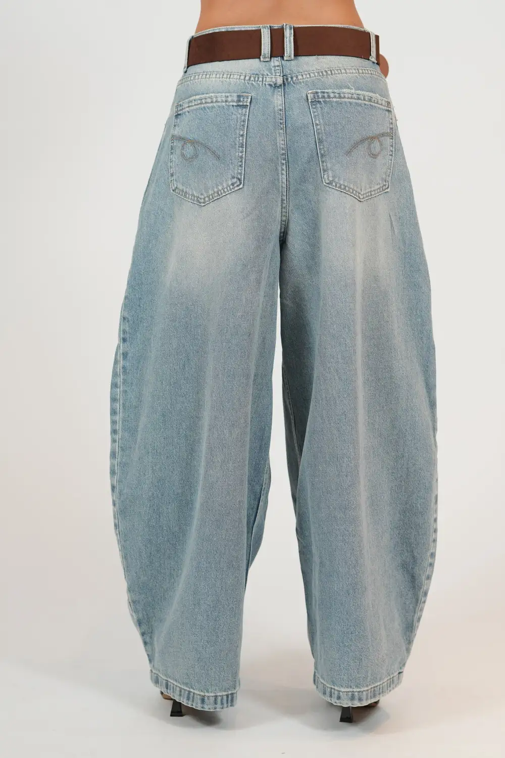 Pocketed Balloon Fit Jeans