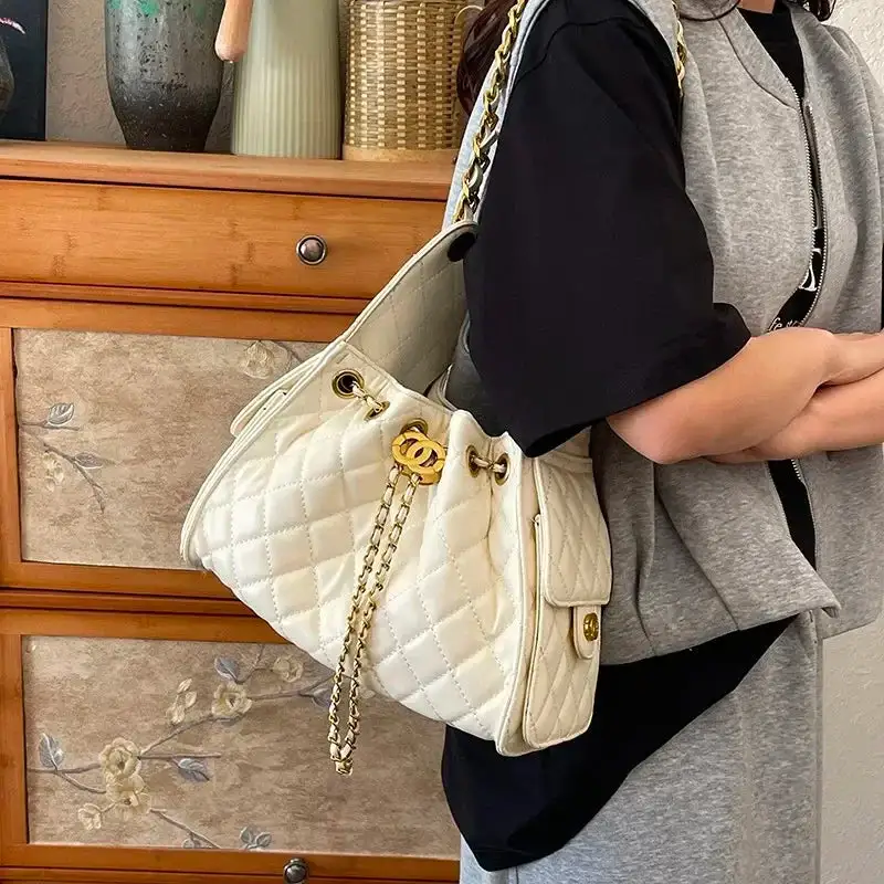 Timeless Luxury: Black Genuine Leather Large-Capacity Handbag