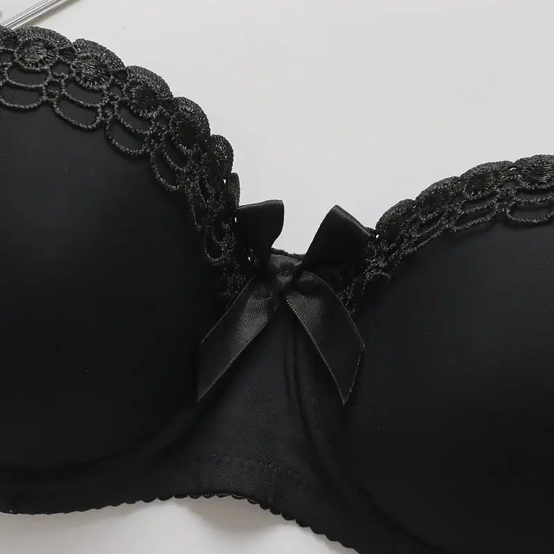 Butterfly Embroidered Non-Slip Underwire Set