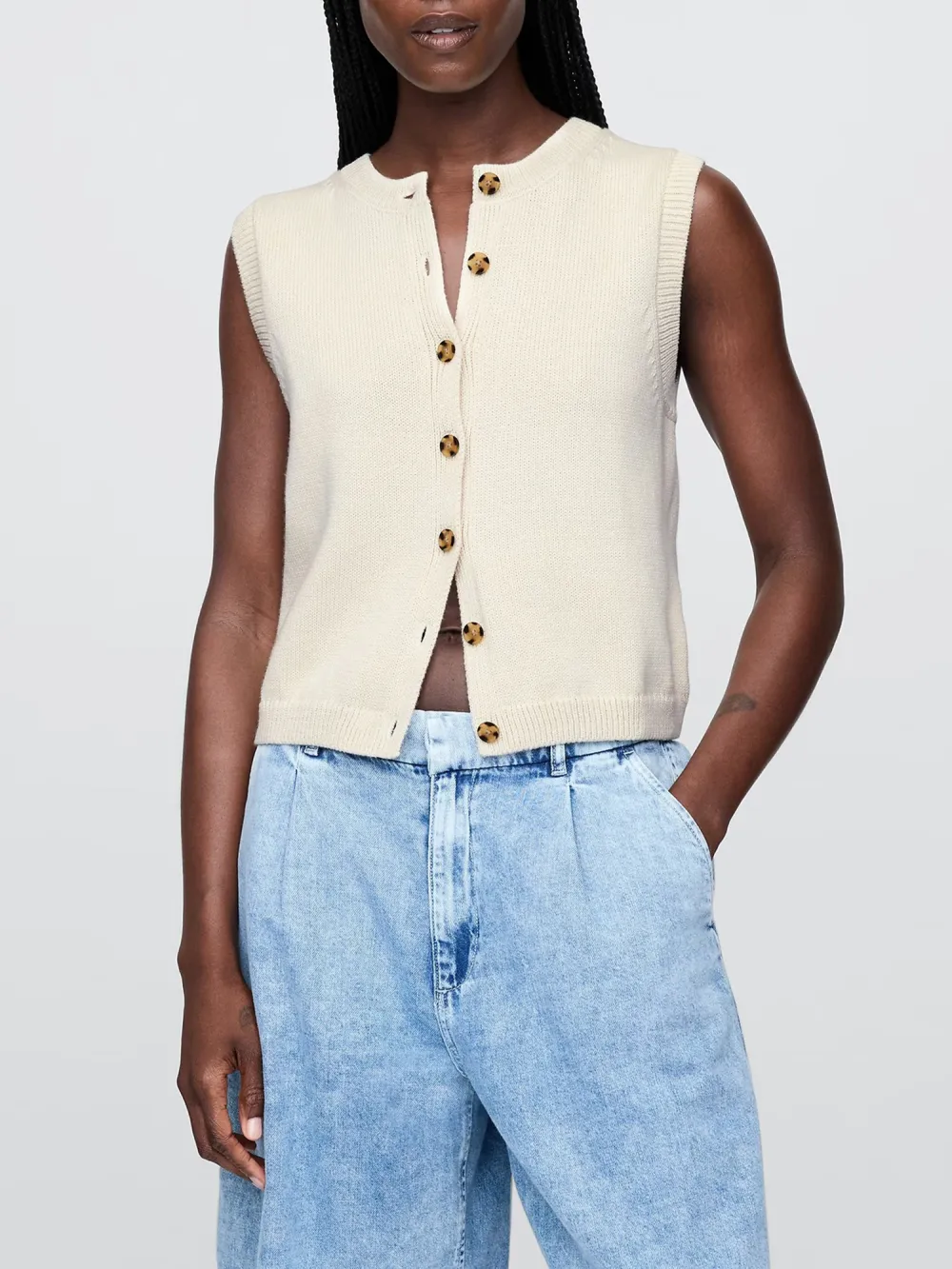 Round Neck Sleeveless Cardigan