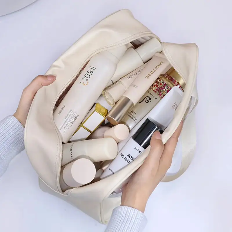 Contemporary Utility: Multifunctional Transparent Accessory Bag