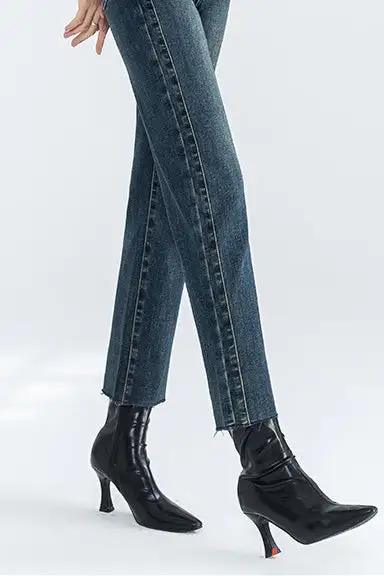 Straight-Leg Cropped Jeans
