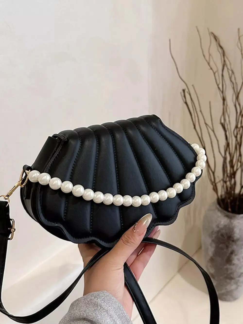 Shell-Shaped Pearl Decor Crossbody Bag