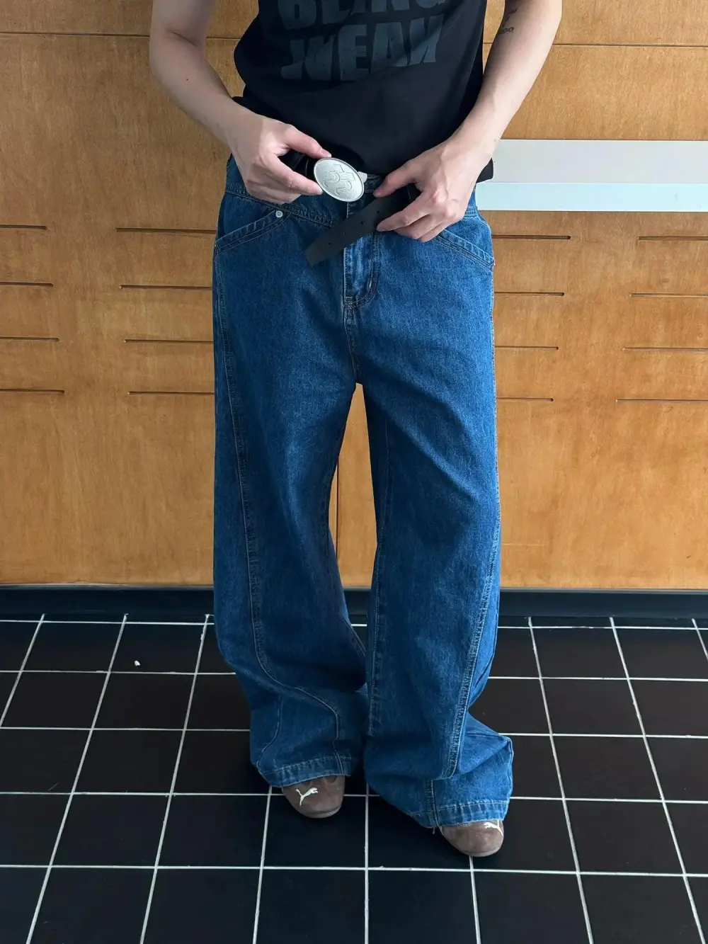 Seam Details Straight Leg Jeans