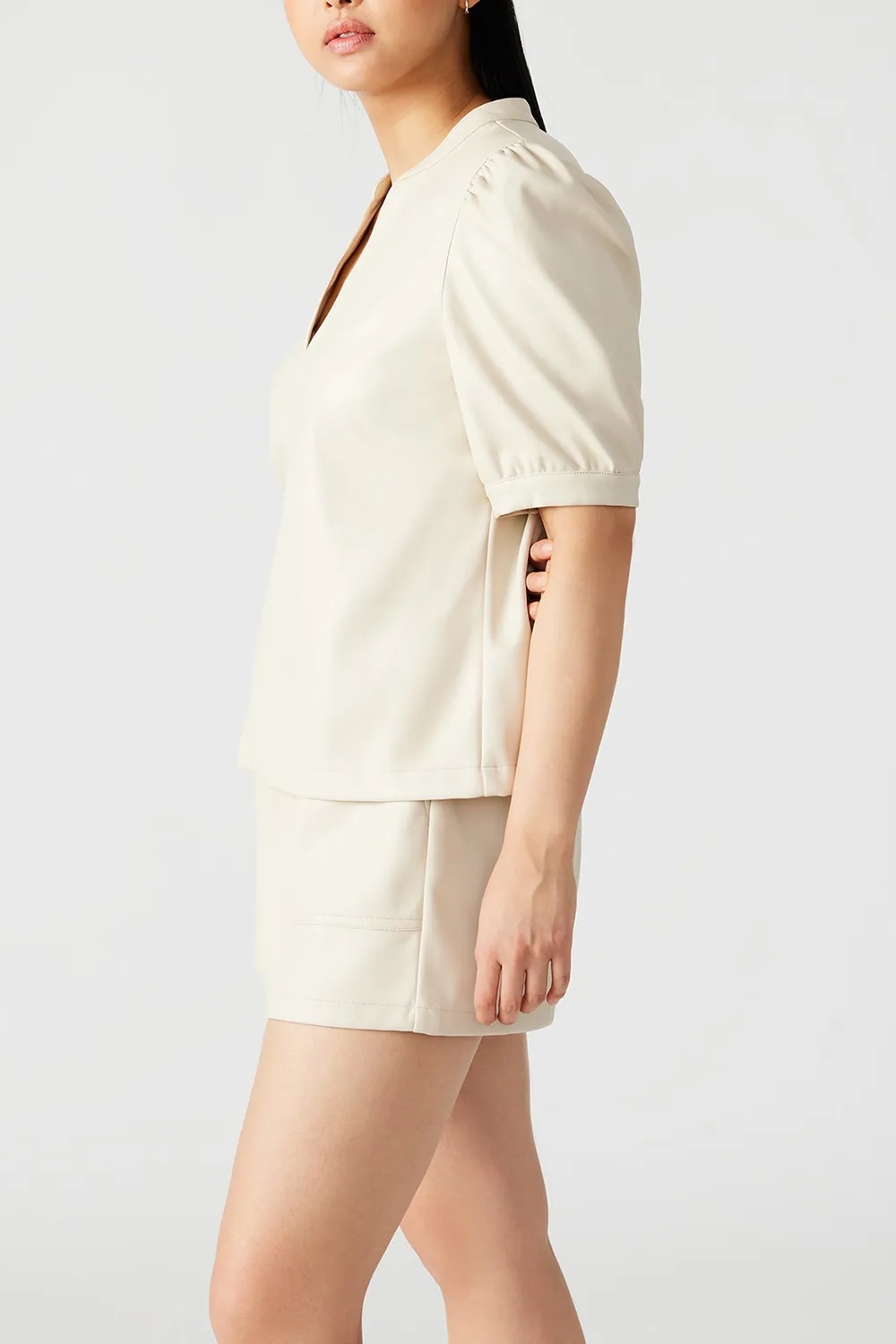 V-NECK TOP BLACK