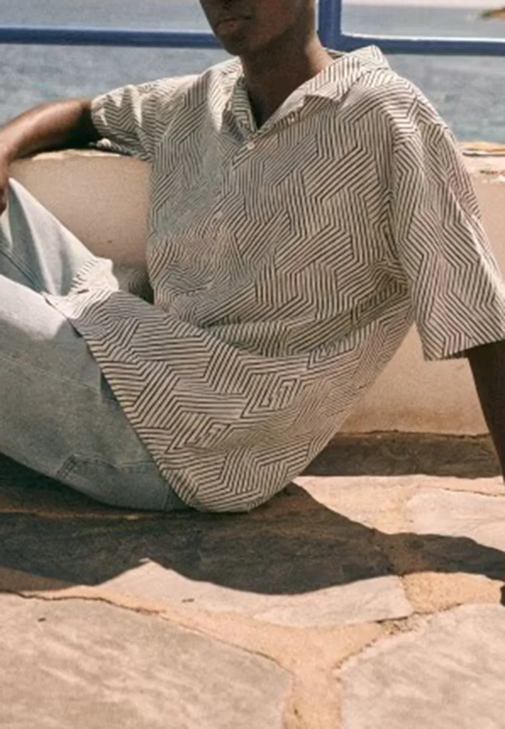 Gray Geometric Stripe Print Short Sleeve Shirt