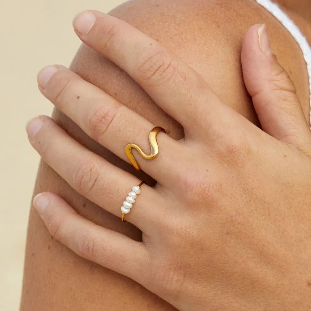 Minimal Pearl Twisted Ring
