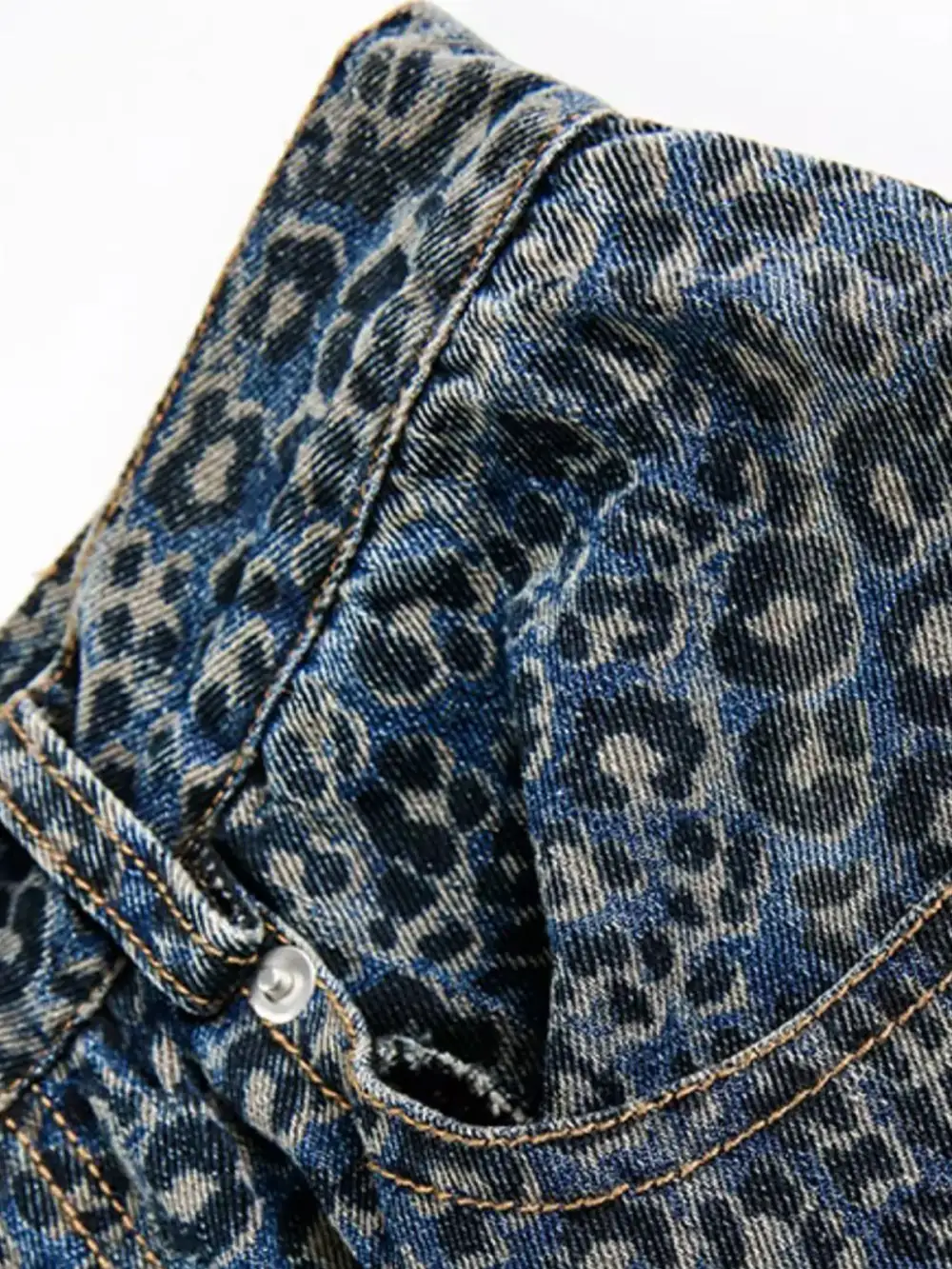 Curved-Cut Leopard Printed Jeans