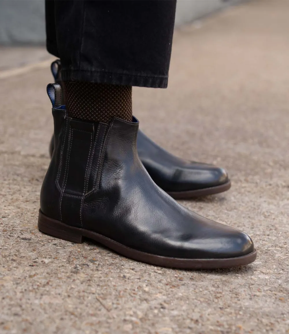 Streamlined Pull-Tab Stretch-Side Chelsea Boots
