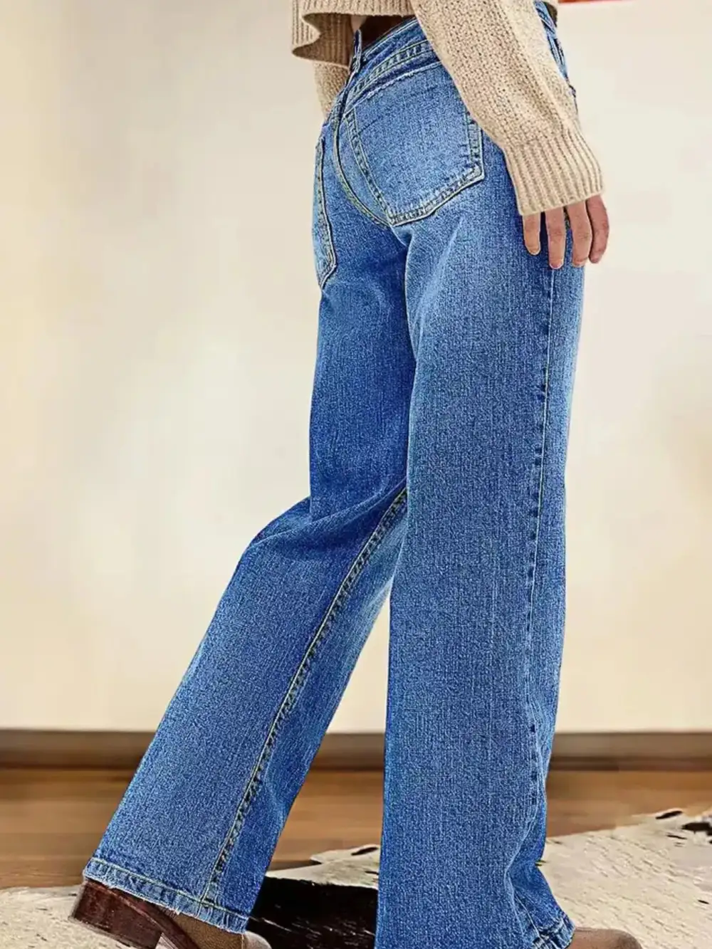 Refined Vintage-Wash Pocketed Stretch Straight Leg Jeans