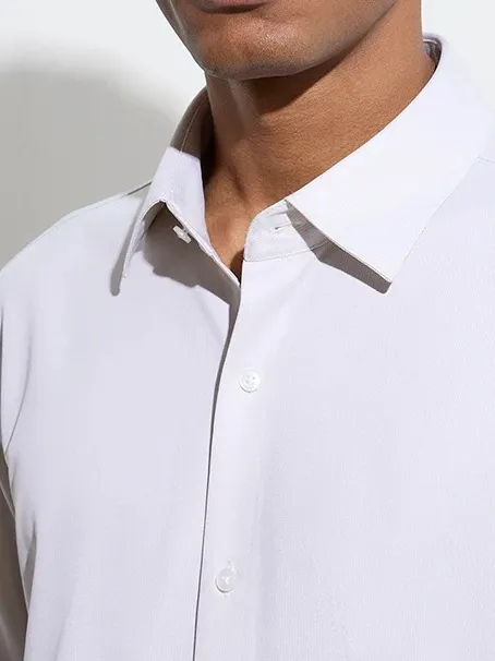 Man's Formals Off-White Solid Skinny Shirt