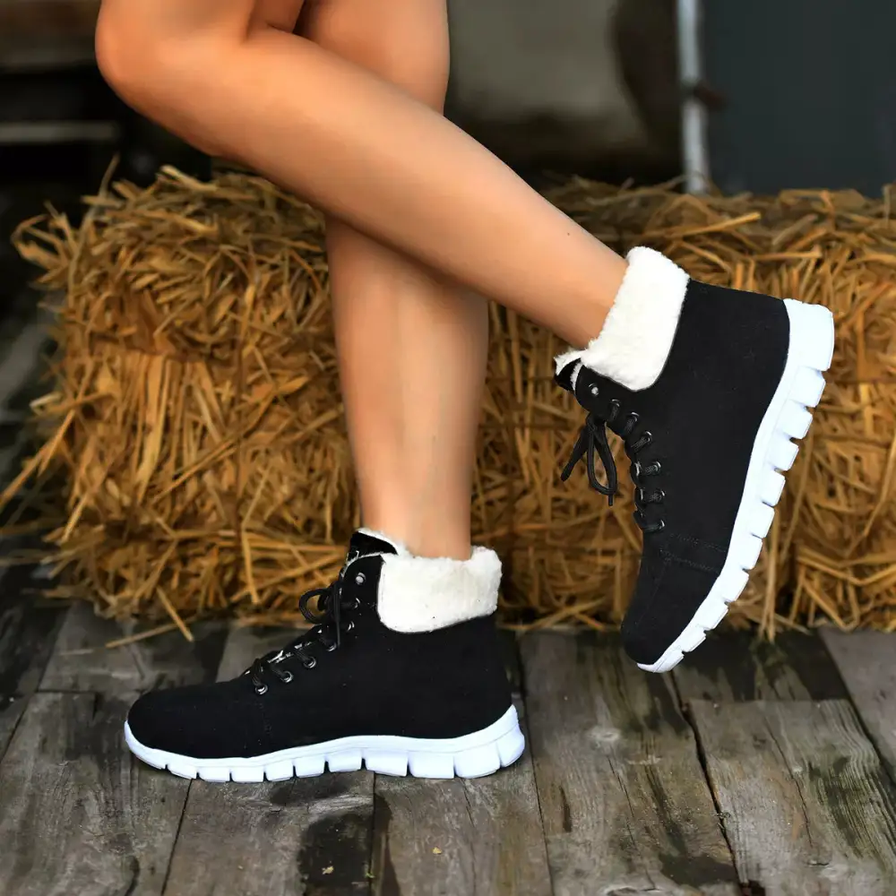 Lace-Up Round Toe Boots