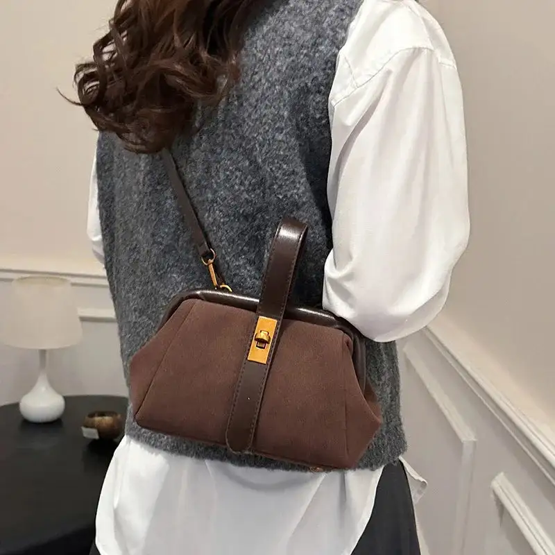 Fashionable Grace: Gentle Crossbody Bag