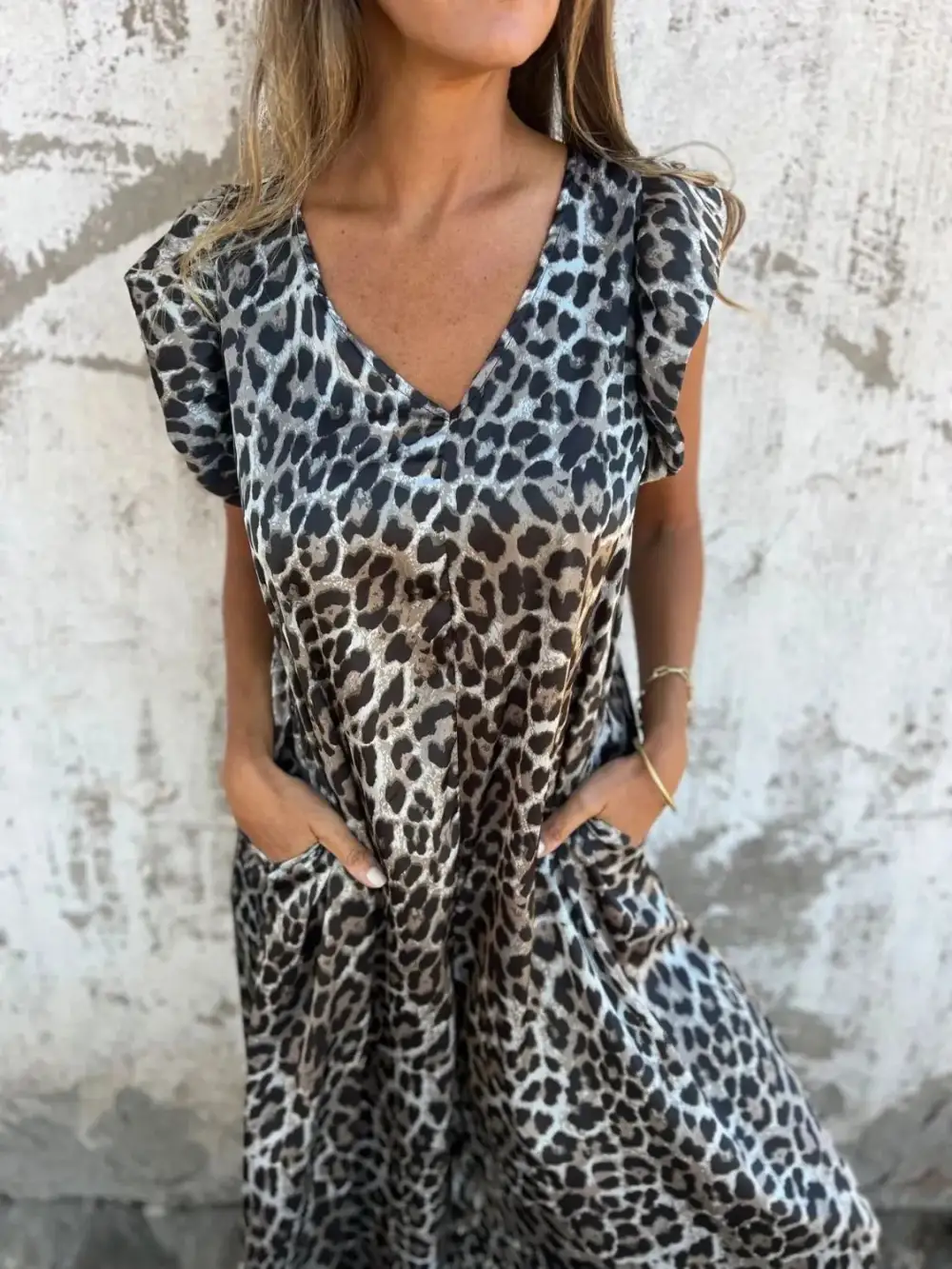 Plus Size V Neck Cap Sleeve Accessory