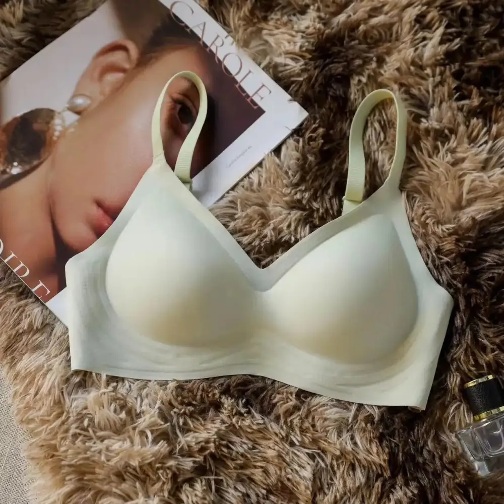 Large-Cup Wireless Minimizer Bra