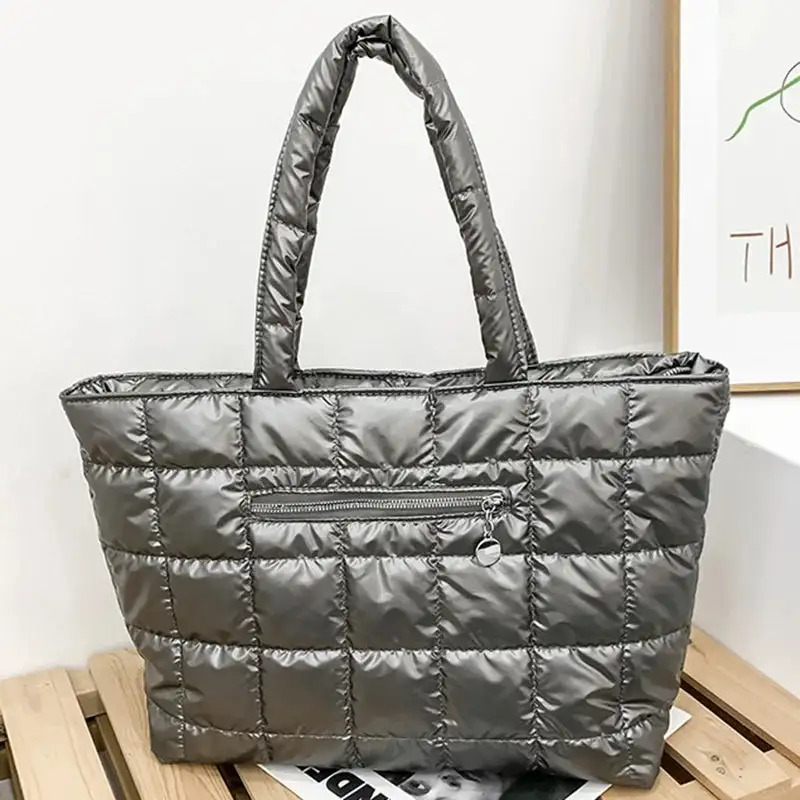 Chic Essential: High-Capacity Fashionable Women’s Tote