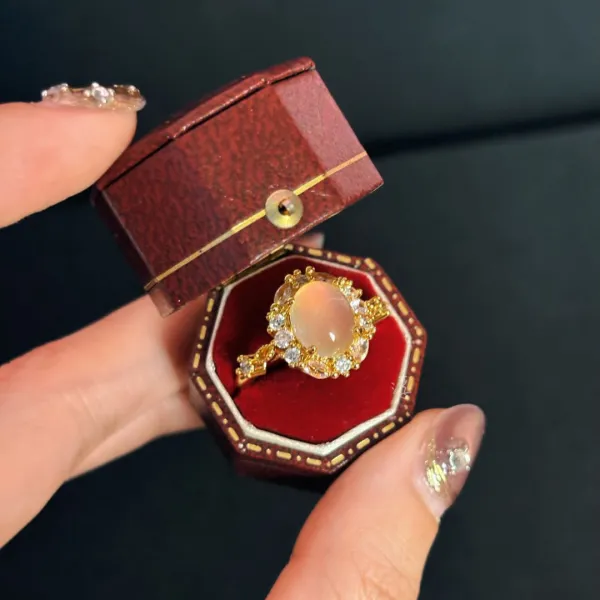 ✨ A little vintage glamour for your everyday look.  The dreamy blush-pink center stone catches the light beautifully, surrounded by sparkling accents and delicate gold-tone details. 💕 Elegant, romantic, and impossible to ignore.