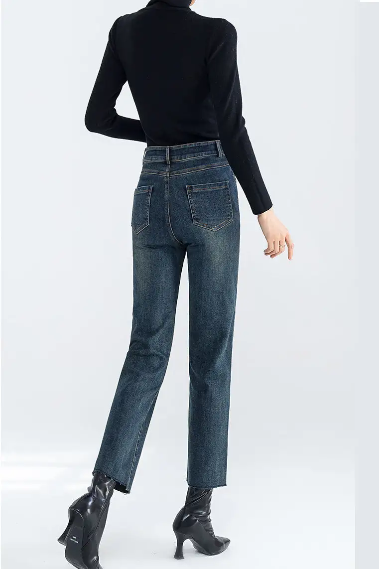 Straight-Leg Cropped Jeans
