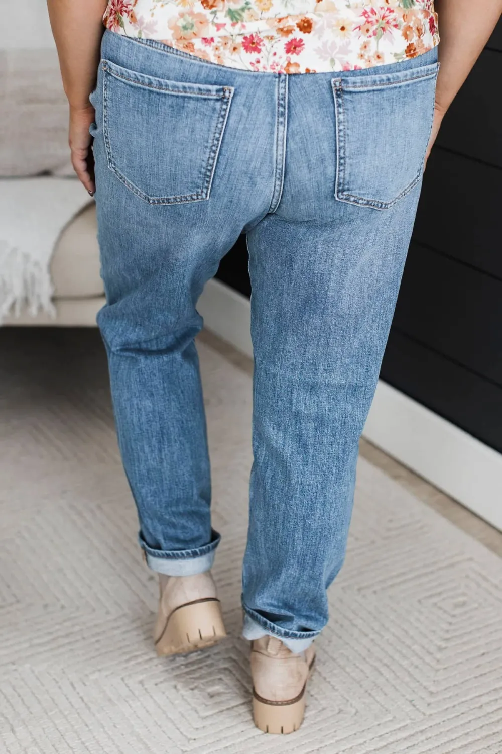 Mid-Rise Straight Leg Clean Finish Jeans