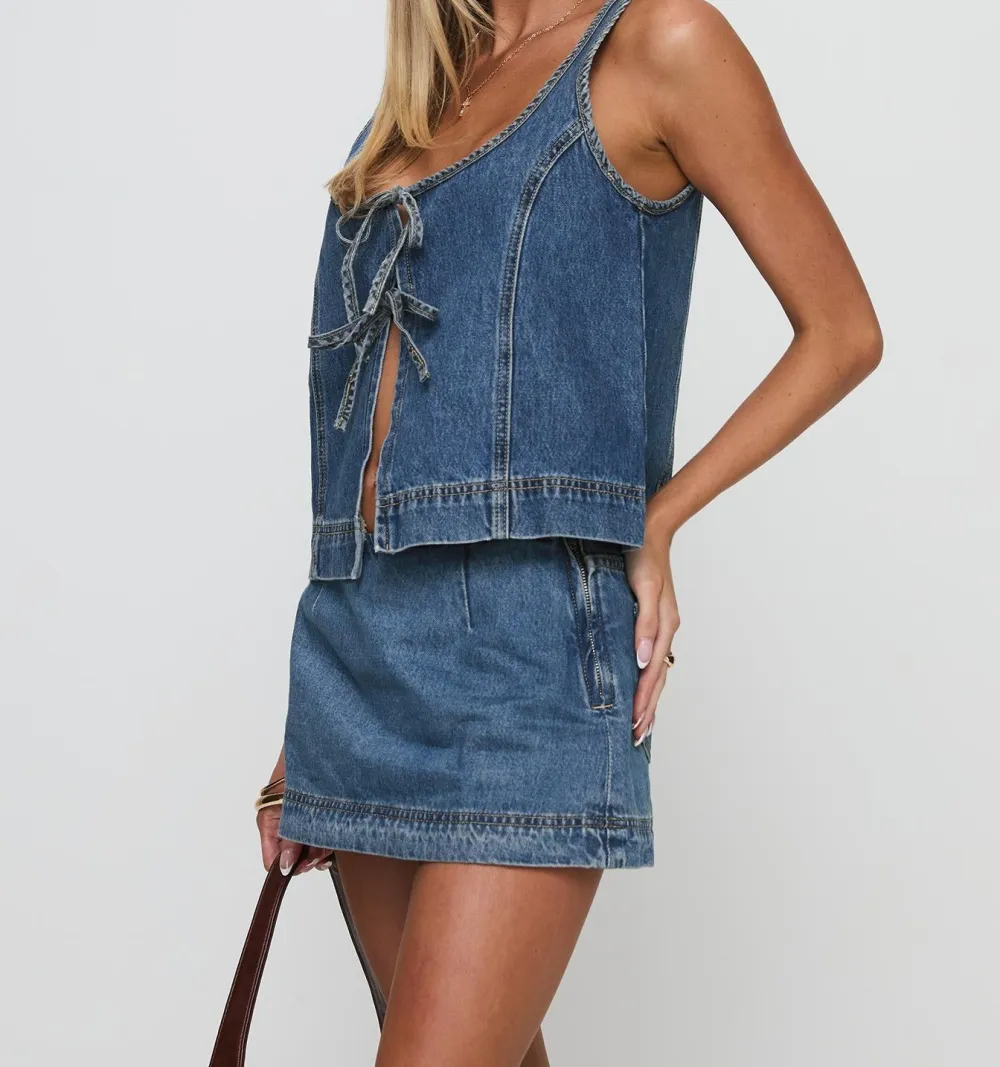Mid-Wash Side-Zip Denim Skort