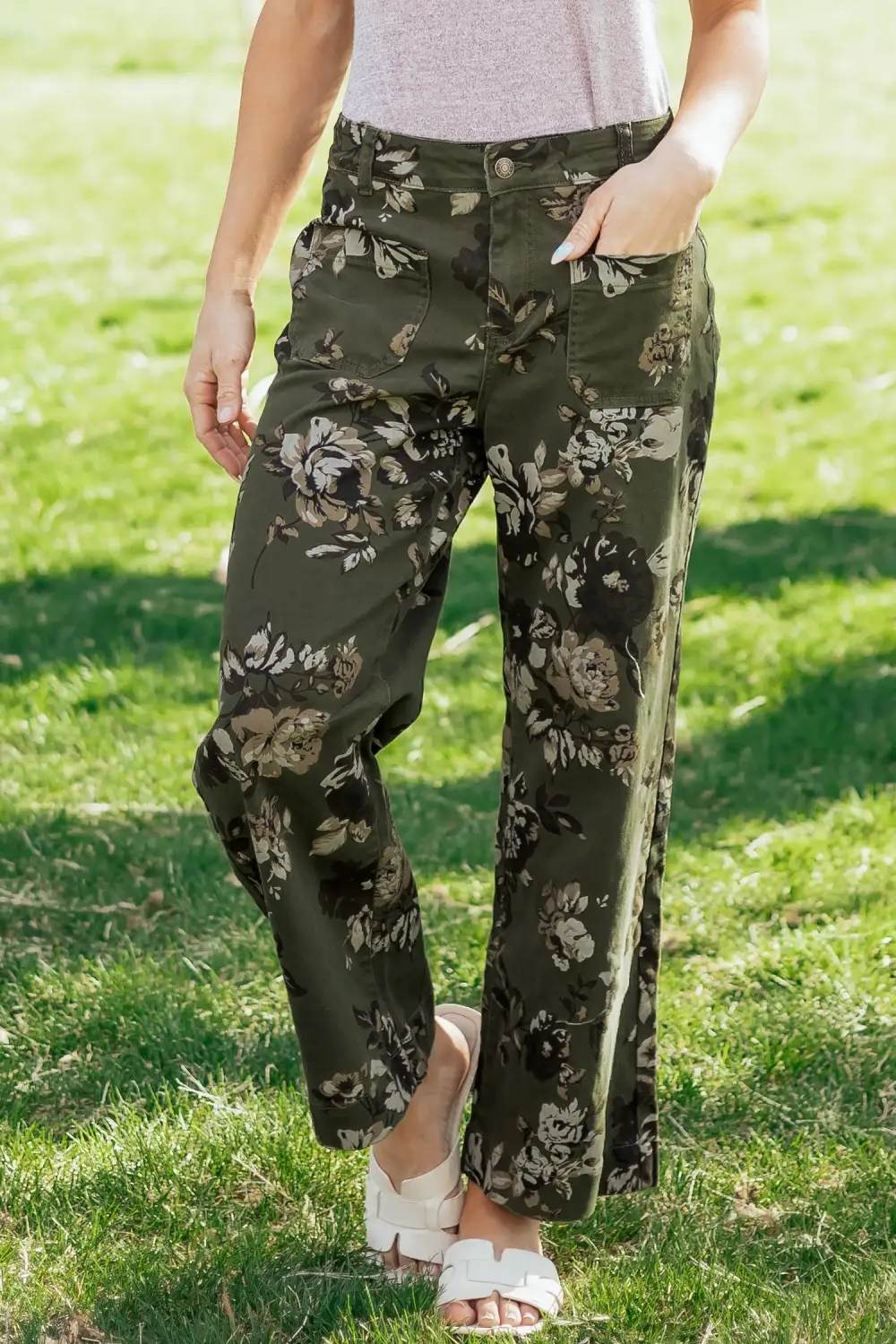 Women's Vintage Floral Print Square Patch Pocket Raw Hem Shift Jeans
