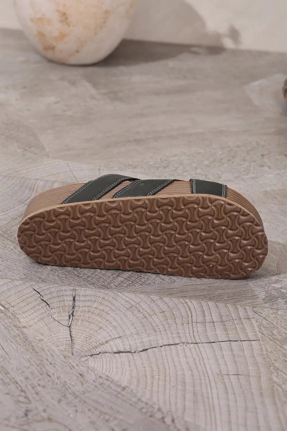 Contemporary Contrast Stitch Crossband Platform Sandals
