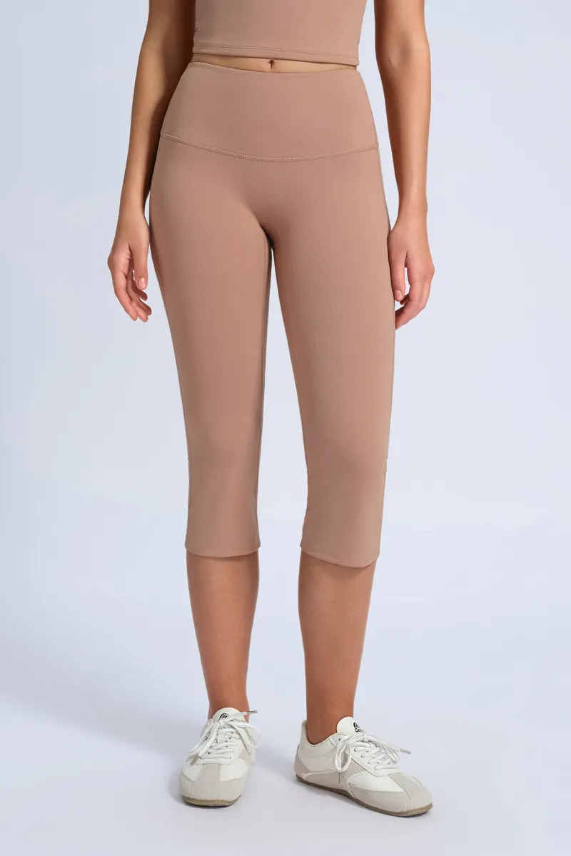 Sculpting Slim-Fit Capri Leggings