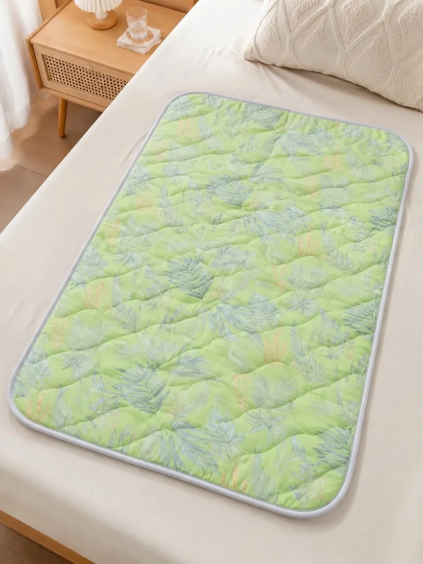 Botanical Leaf Print Cooling Mat