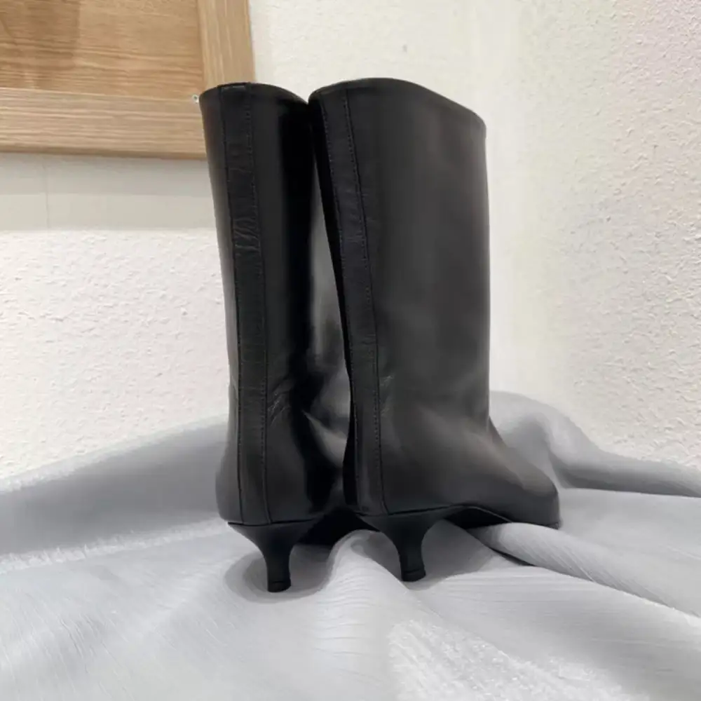 Textured Pointed Toe Kitten Heel Boots