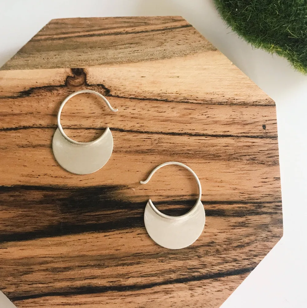 Graceful Fashion Silhouette Earrings
