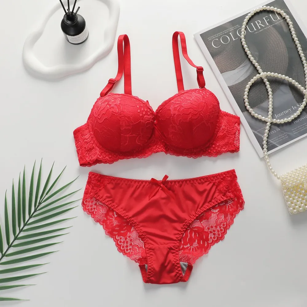 Adjustable Lace Underwire Bra And Panty Set
