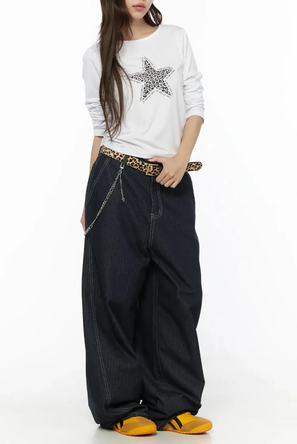 Contrast-Stitch Low-Rise Baggy Jeans
