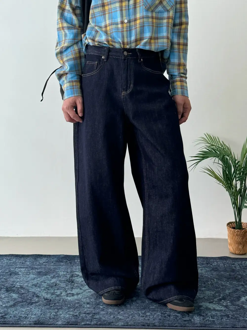 Buttoned Casual Wide Leg Jeans