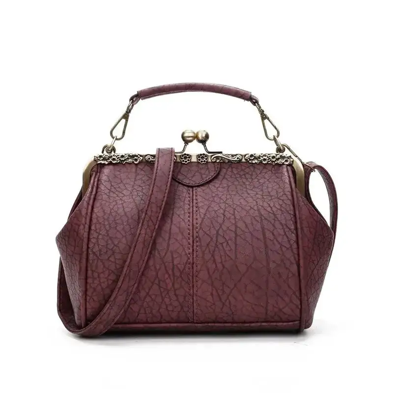 Sophisticated Detail: Luxury Clip-Closure Shoulder Bag