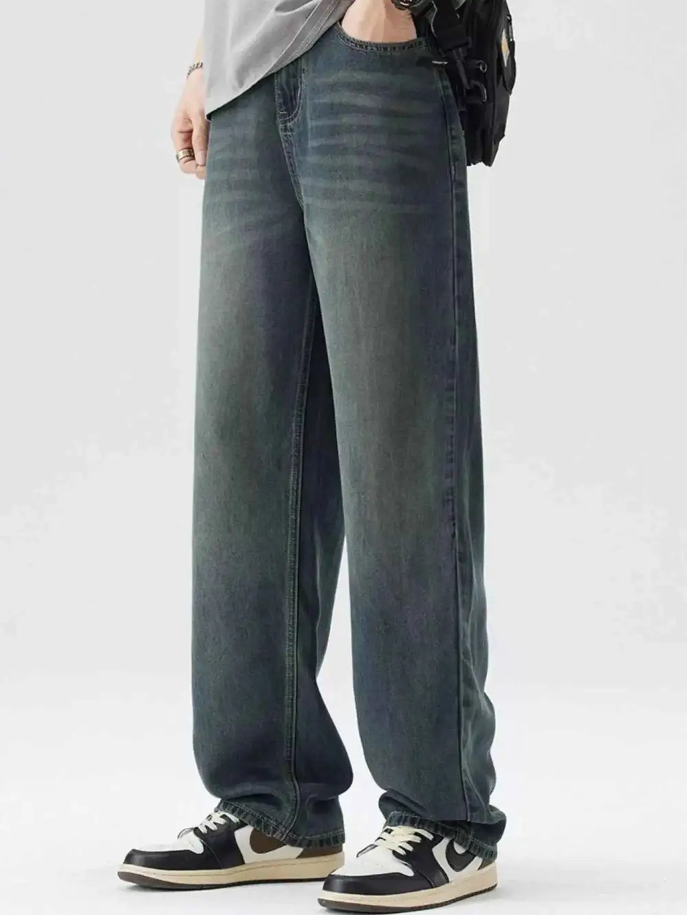 Modern Washed Wide Leg Relaxed Fit Jeans