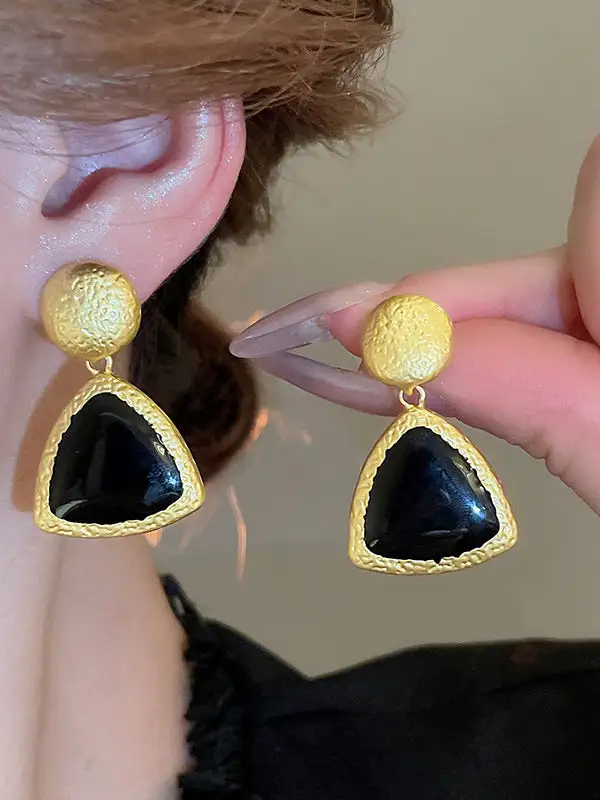 Expressive Leaf Drop Earrings