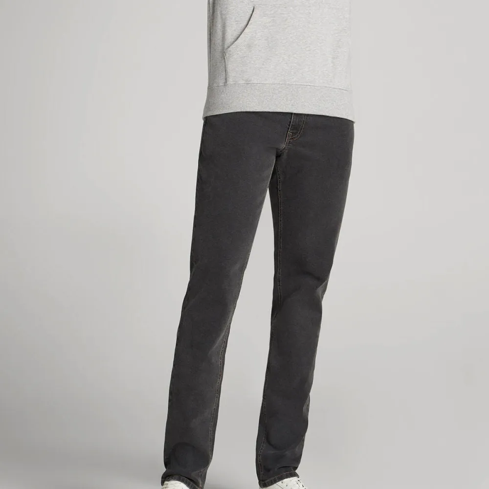 Men's Textured Tapered Jeans