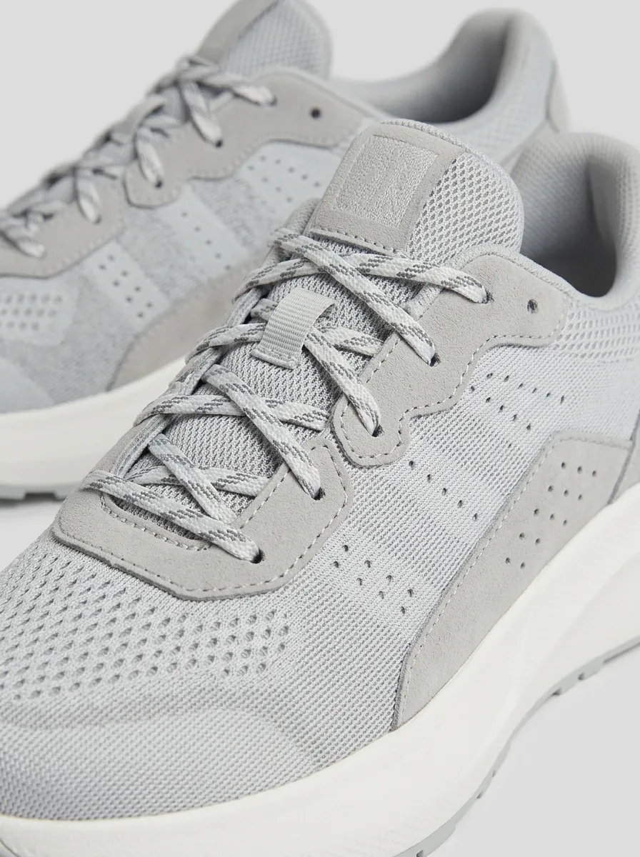 Studio Mesh Minimalist Silhouette Unisex Sport Shoes