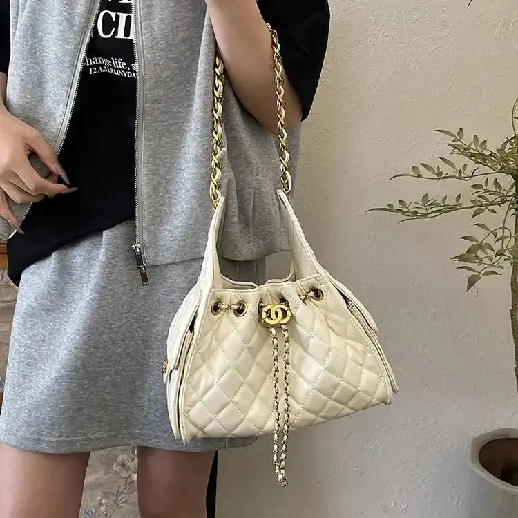 Timeless Luxury: Black Genuine Leather Large-Capacity Handbag
