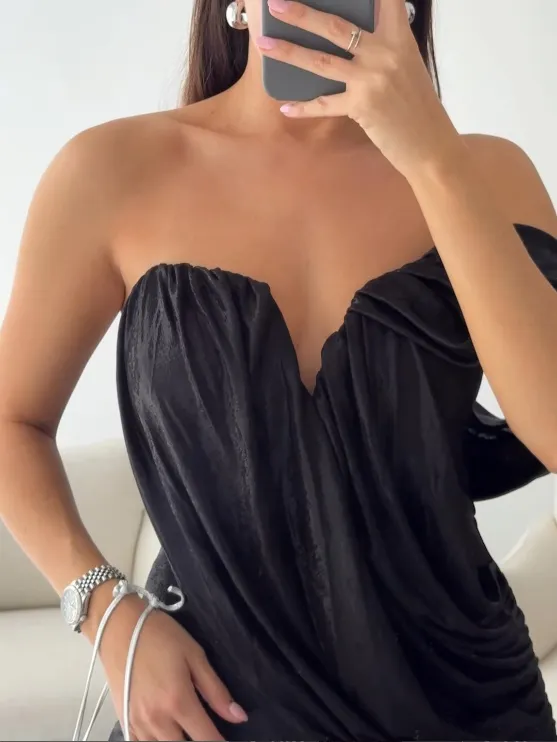 Off the Shoulder Pleated Maxi Dress