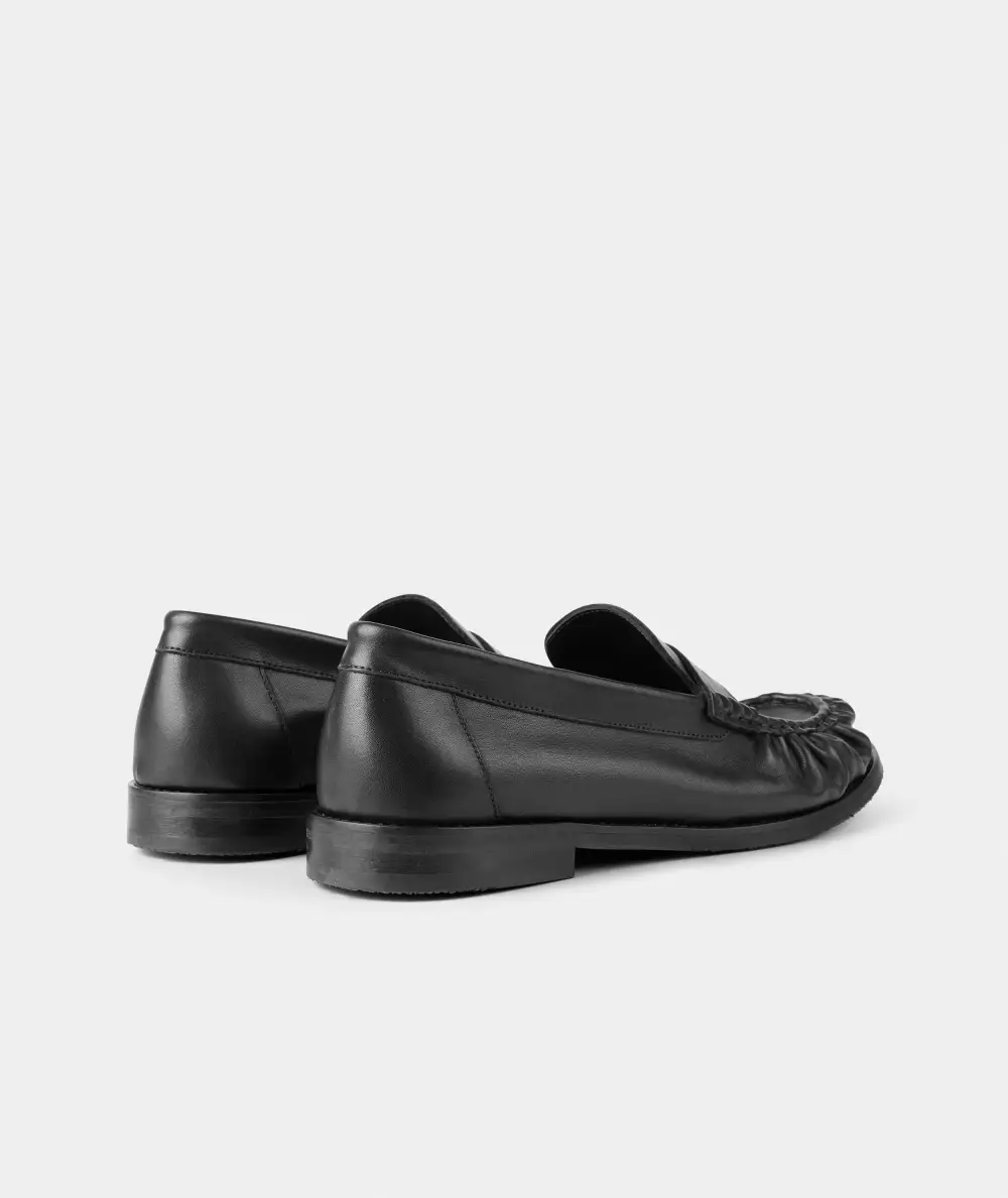 Refined Casual Leather Loafers