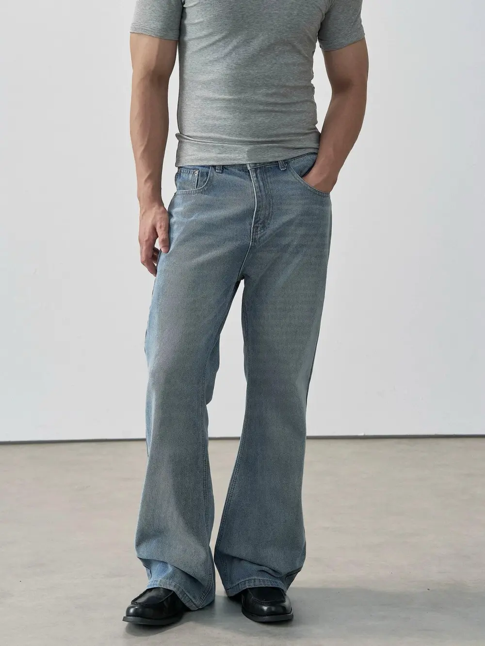 Light Washed Straight Leg Jeans