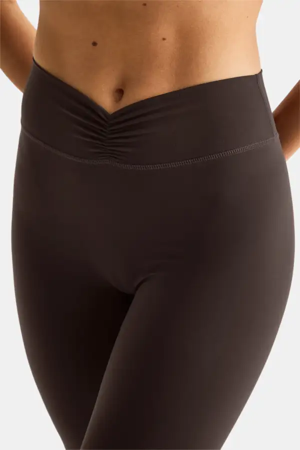 Clean Line Ruched Waist Clean Front Leggings