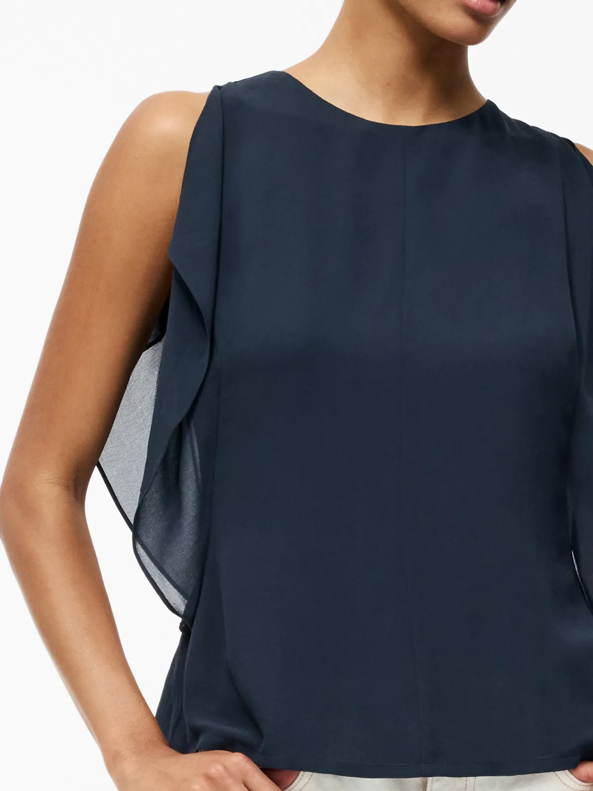 Elegant Solid Color Sleeveless Round Neck Top