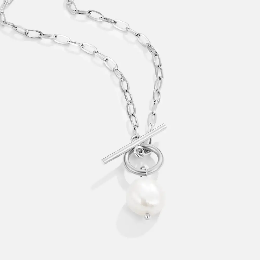 Modern Pearl Necklace