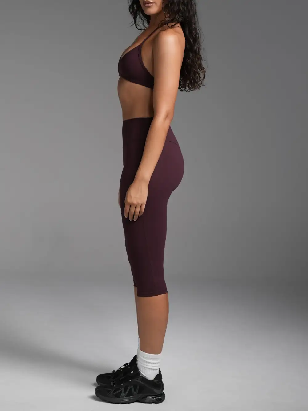 Classic Smooth-Scrunch Scrunch-Detail Capri Leggings